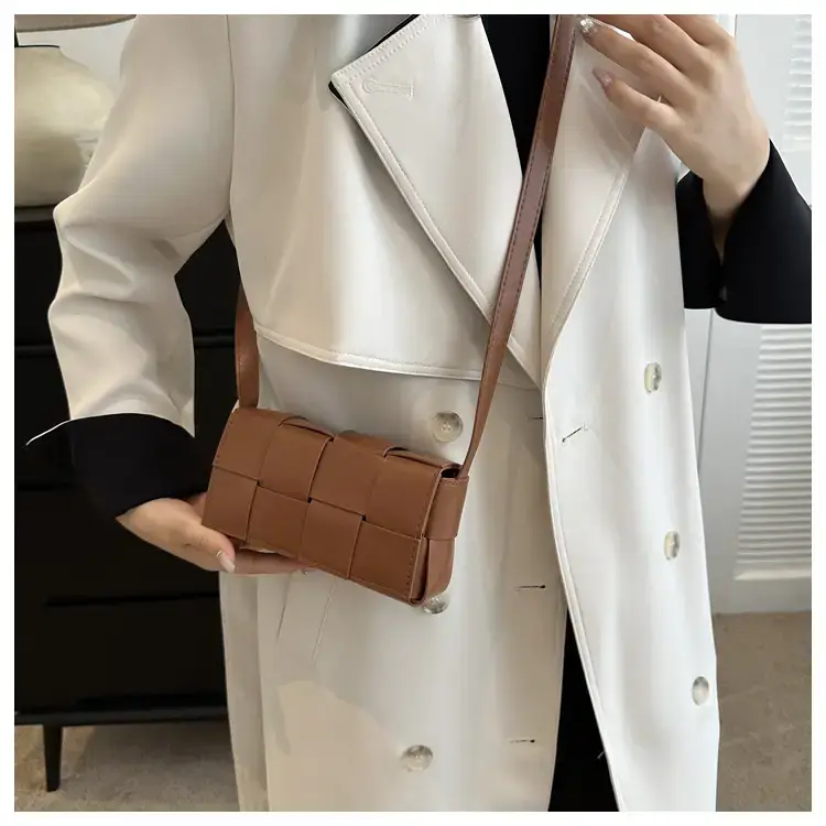 2023 Korean Fashion Shoulder Bag with Gold Clasp — feature 14