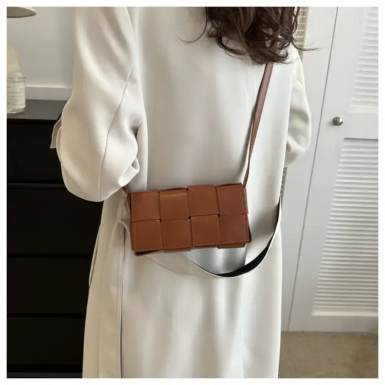 2023 Korean Fashion Shoulder Bag with Gold Clasp — feature 15