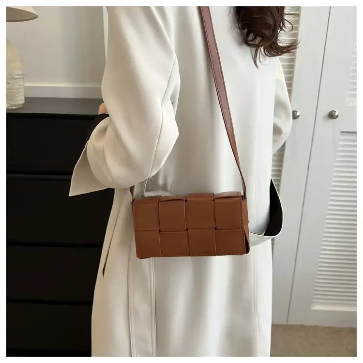 2023 Korean Fashion Shoulder Bag with Gold Clasp — feature 16