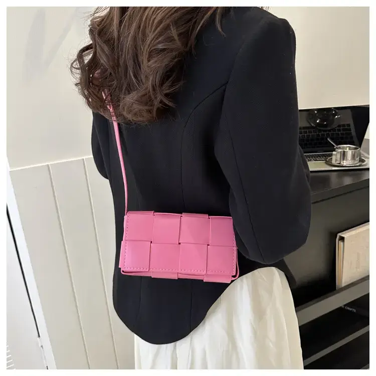 2023 Korean Fashion Shoulder Bag with Gold Clasp — feature 17