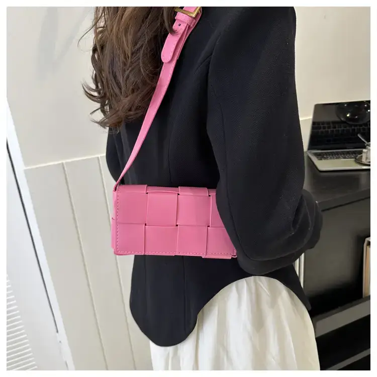 2023 Korean Fashion Shoulder Bag with Gold Clasp — feature 18