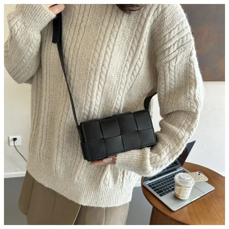 2023 Korean Fashion Shoulder Bag with Gold Clasp — feature 8
