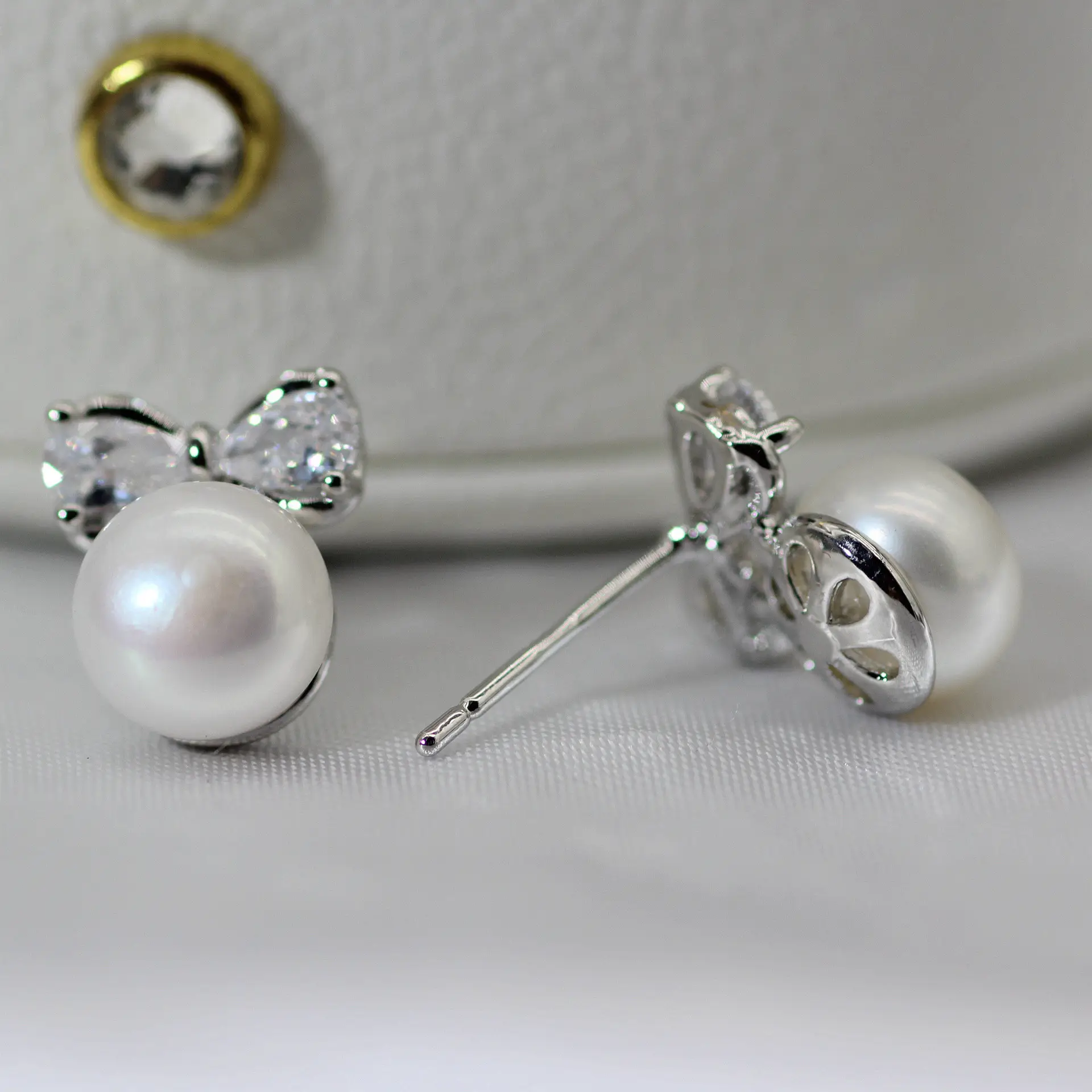 S925 Pearl Bow Earrings for Women — feature 4