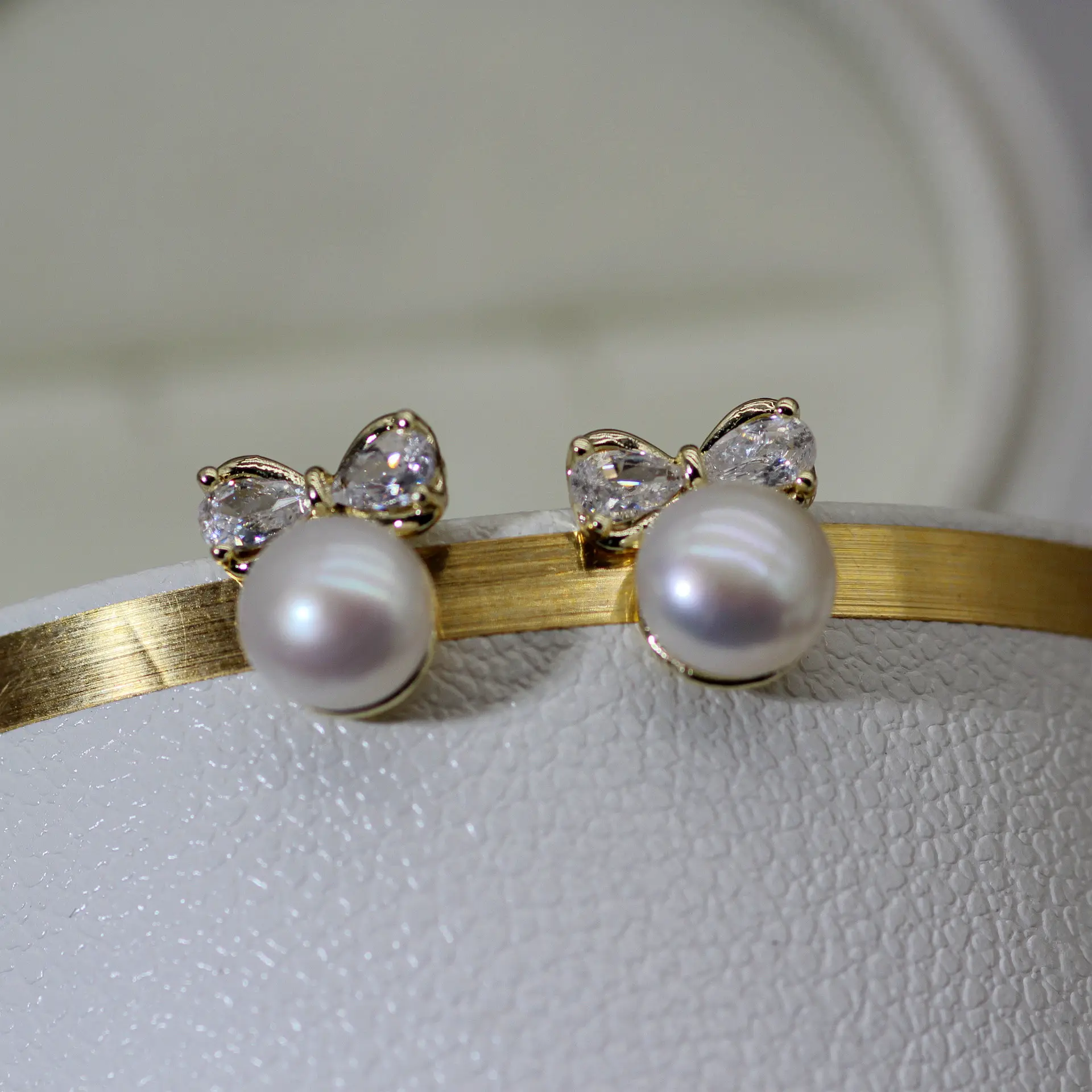 S925 Pearl Bow Earrings for Women — feature 5