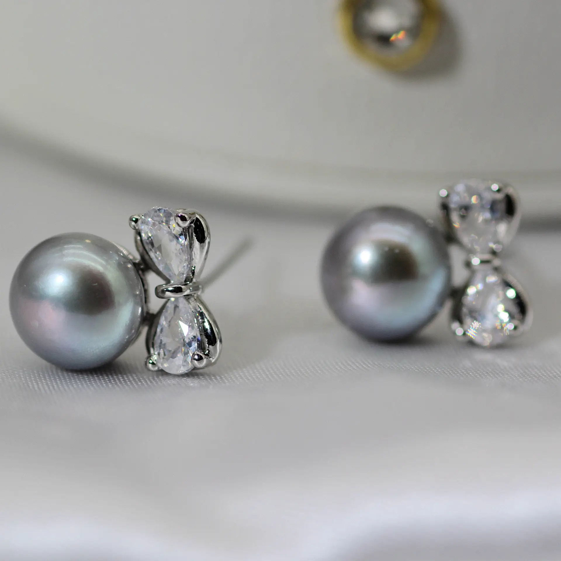 S925 Pearl Bow Earrings for Women — feature 8