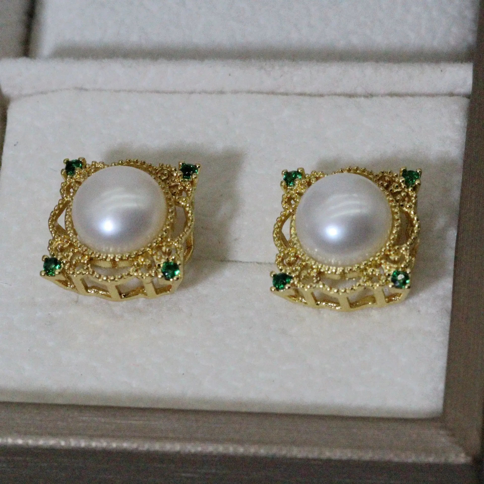 S925 Silver Pearl Green Star Earrings — feature 10