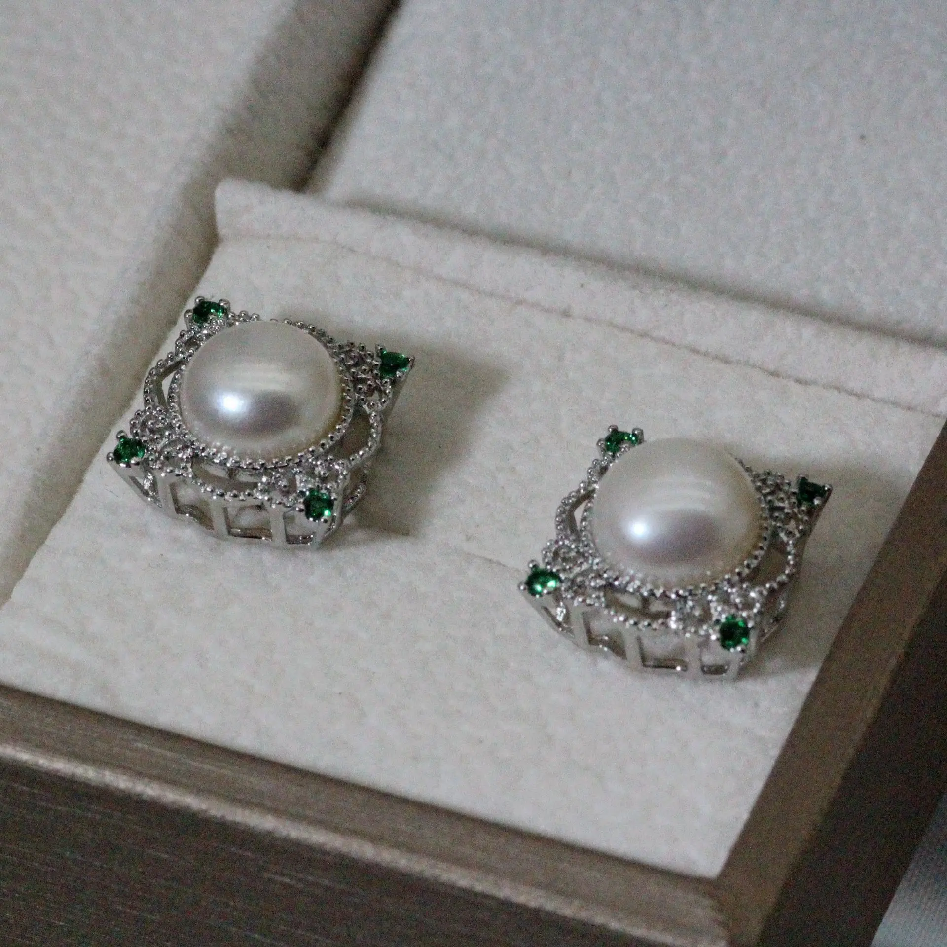 S925 Silver Pearl Green Star Earrings — feature 15