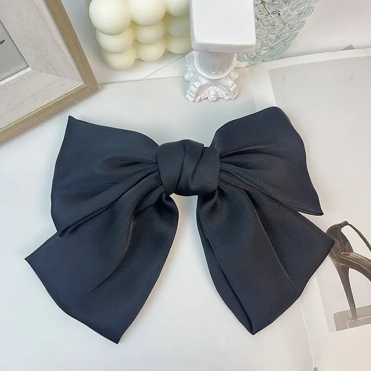 Black Retro Bow Hairpin for Women - Image 3