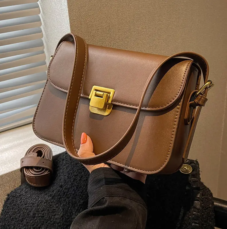 Women's Brown Leather Shoulder Bag with Gold Clasp - Image 6