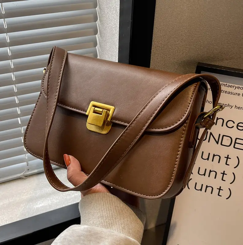 Women's Brown Leather Shoulder Bag with Gold Clasp - Image 7