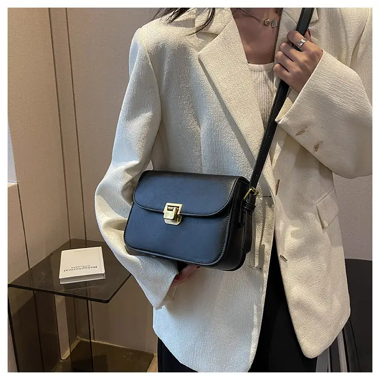 Women's Brown Leather Shoulder Bag with Gold Clasp — feature 18
