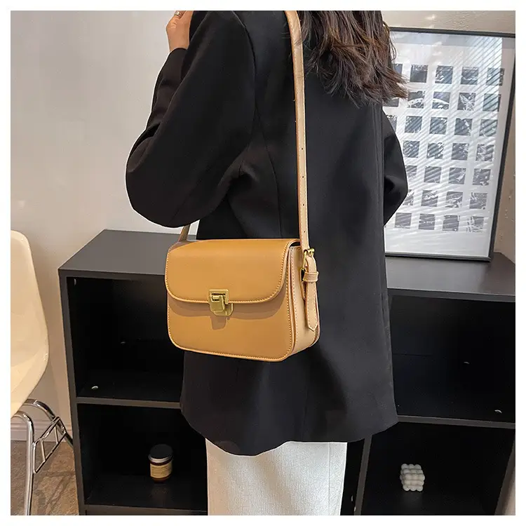 Women's Brown Leather Shoulder Bag with Gold Clasp — feature 19