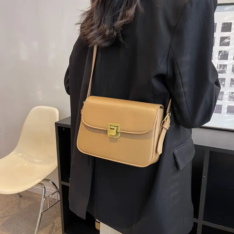 Women's Brown Leather Shoulder Bag with Gold Clasp - Image 4