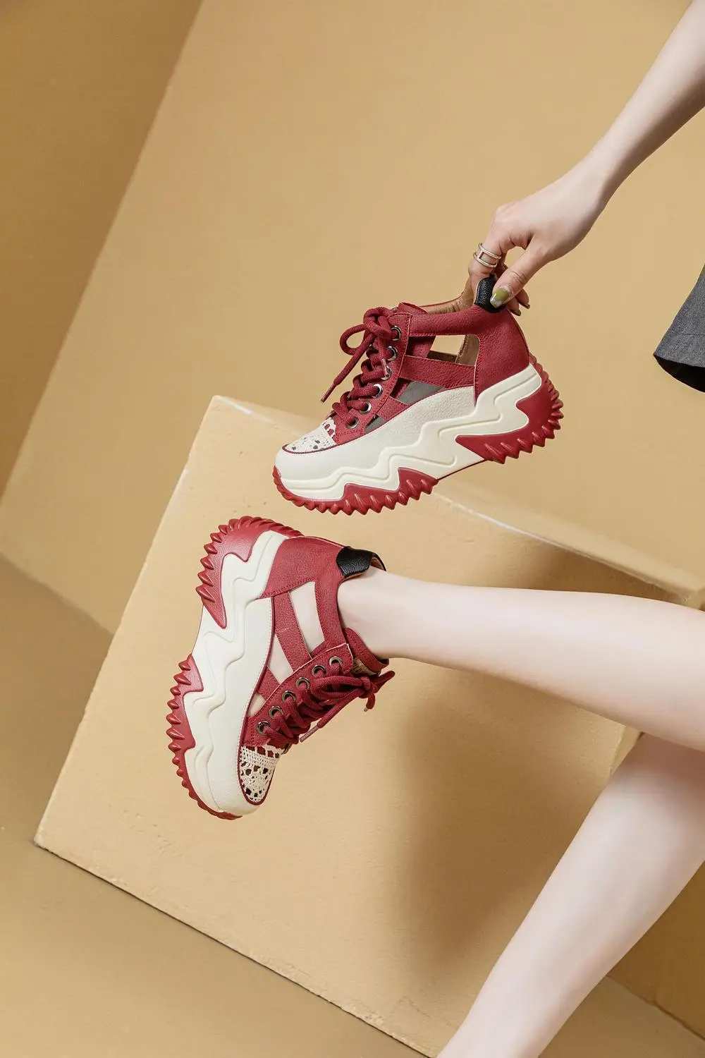 New Lace-Up Thick-Soled Heightening Daddy Shoes for Women 2025 Summer Versatile Fashion Contrasting Color Cut Out Breathable Sports Shoes for Women — feature 6