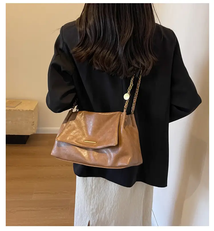 Black Leather Chain Shoulder Bag for Women — feature 1