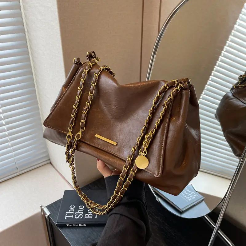 Black Leather Chain Shoulder Bag for Women - Image 3
