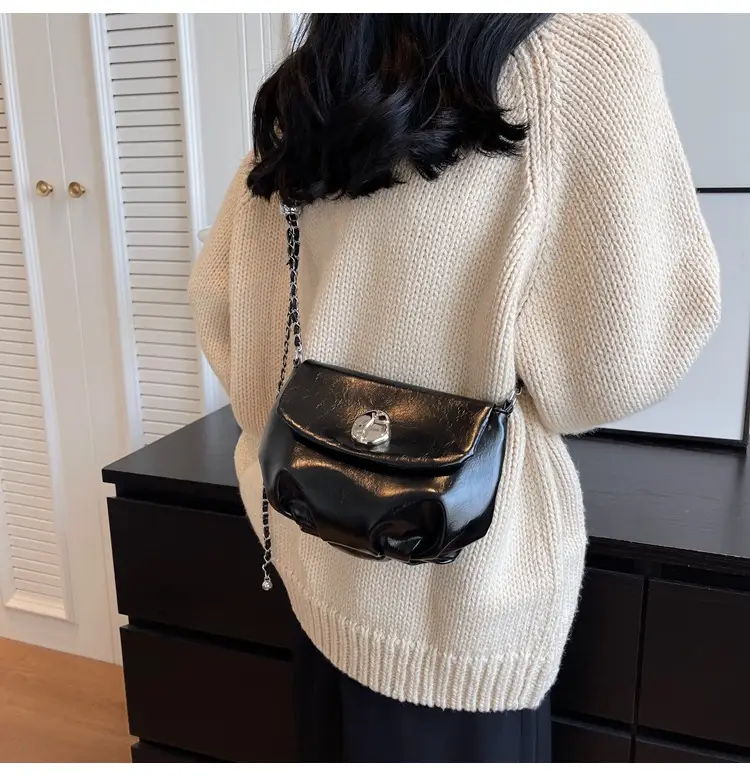 Women's Retro Chain Shoulder Messenger Bag Brown Leather — feature 10