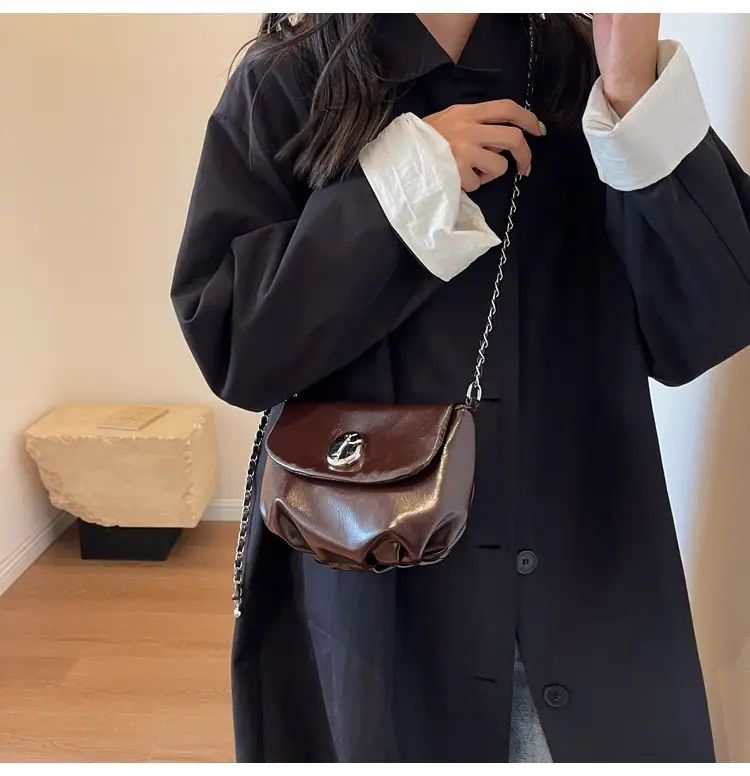 Women's Retro Chain Shoulder Messenger Bag Brown Leather — feature 13