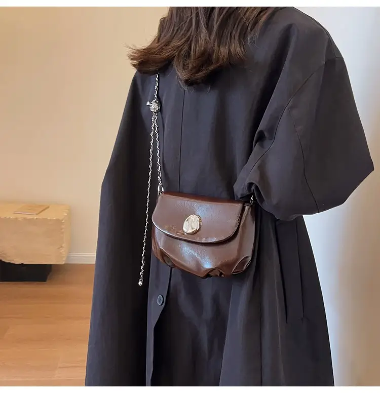 Women's Retro Chain Shoulder Messenger Bag Brown Leather — feature 14