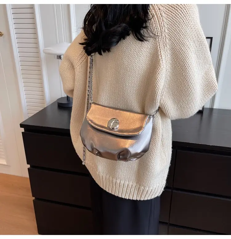 Women's Retro Chain Shoulder Messenger Bag Brown Leather — feature 16