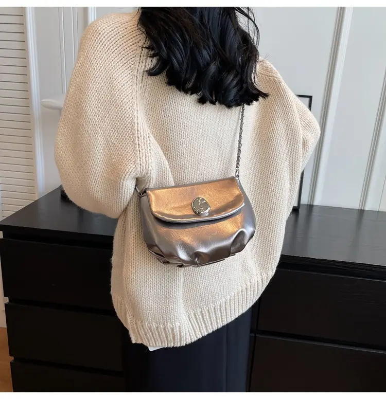 Women's Retro Chain Shoulder Messenger Bag Brown Leather — feature 18