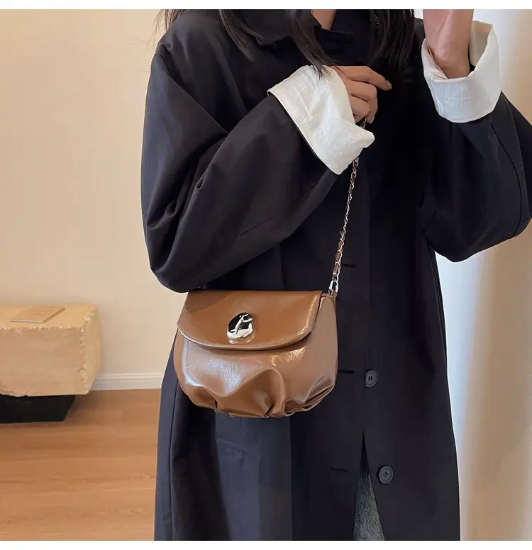 Women's Retro Chain Shoulder Messenger Bag Brown Leather — feature 7
