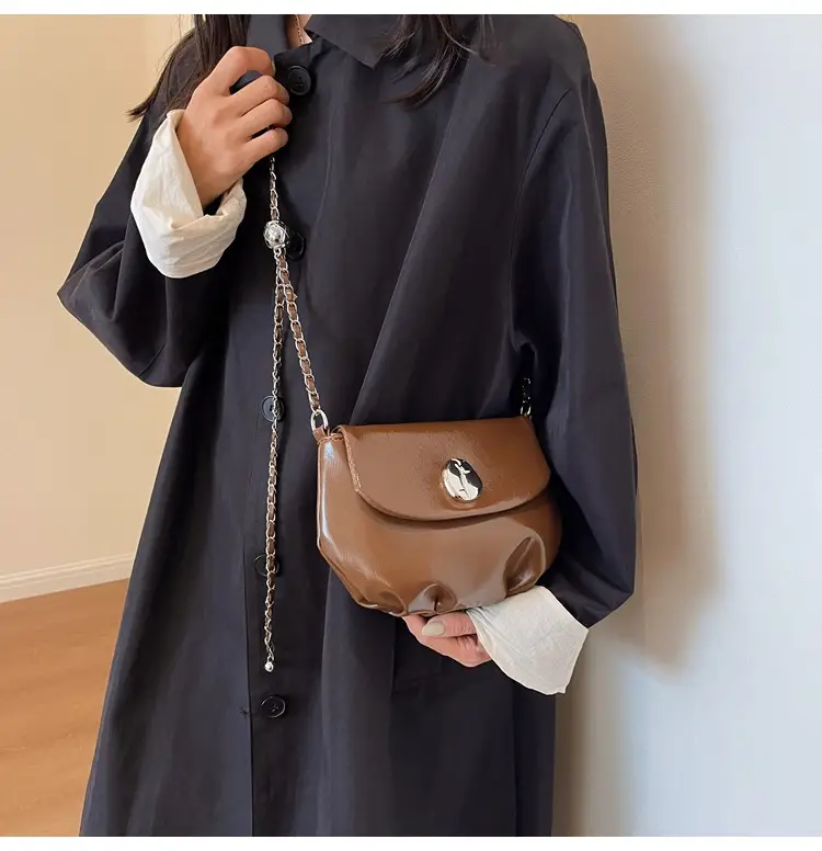 Women's Retro Chain Shoulder Messenger Bag Brown Leather — feature 9