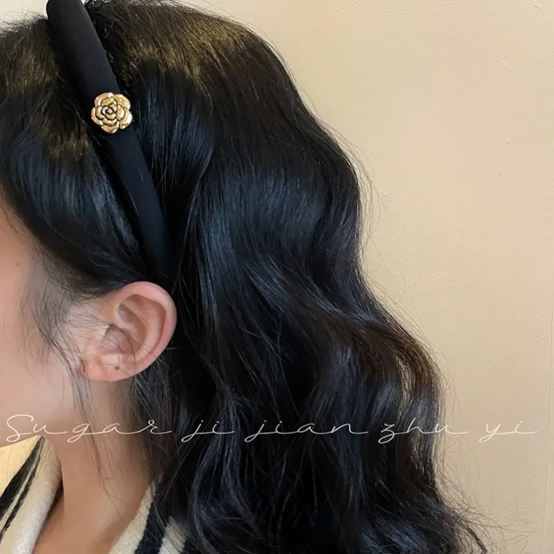 Retro Camellia Hairpin with Skull Top Design for Women - Image 4