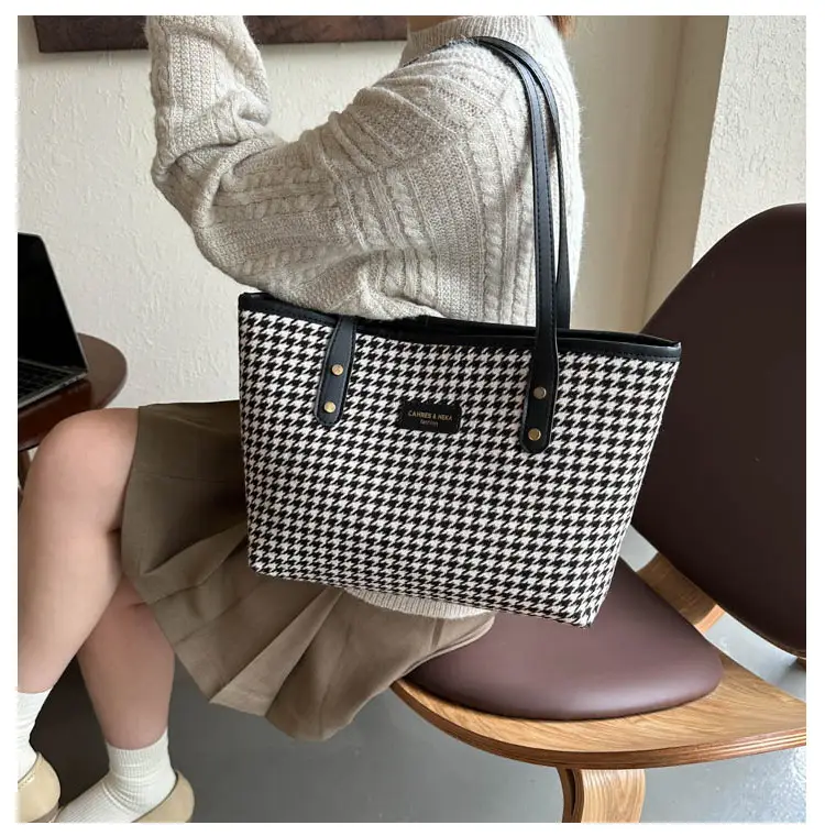 Retro Houndstooth Shoulder Tote Bag 2023 — feature 11
