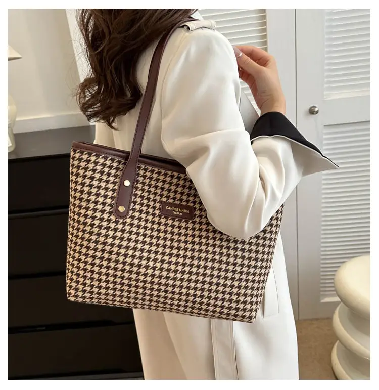 Retro Houndstooth Shoulder Tote Bag 2023 — feature 17