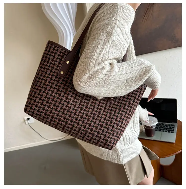 Retro Houndstooth Shoulder Tote Bag 2023 — feature 9