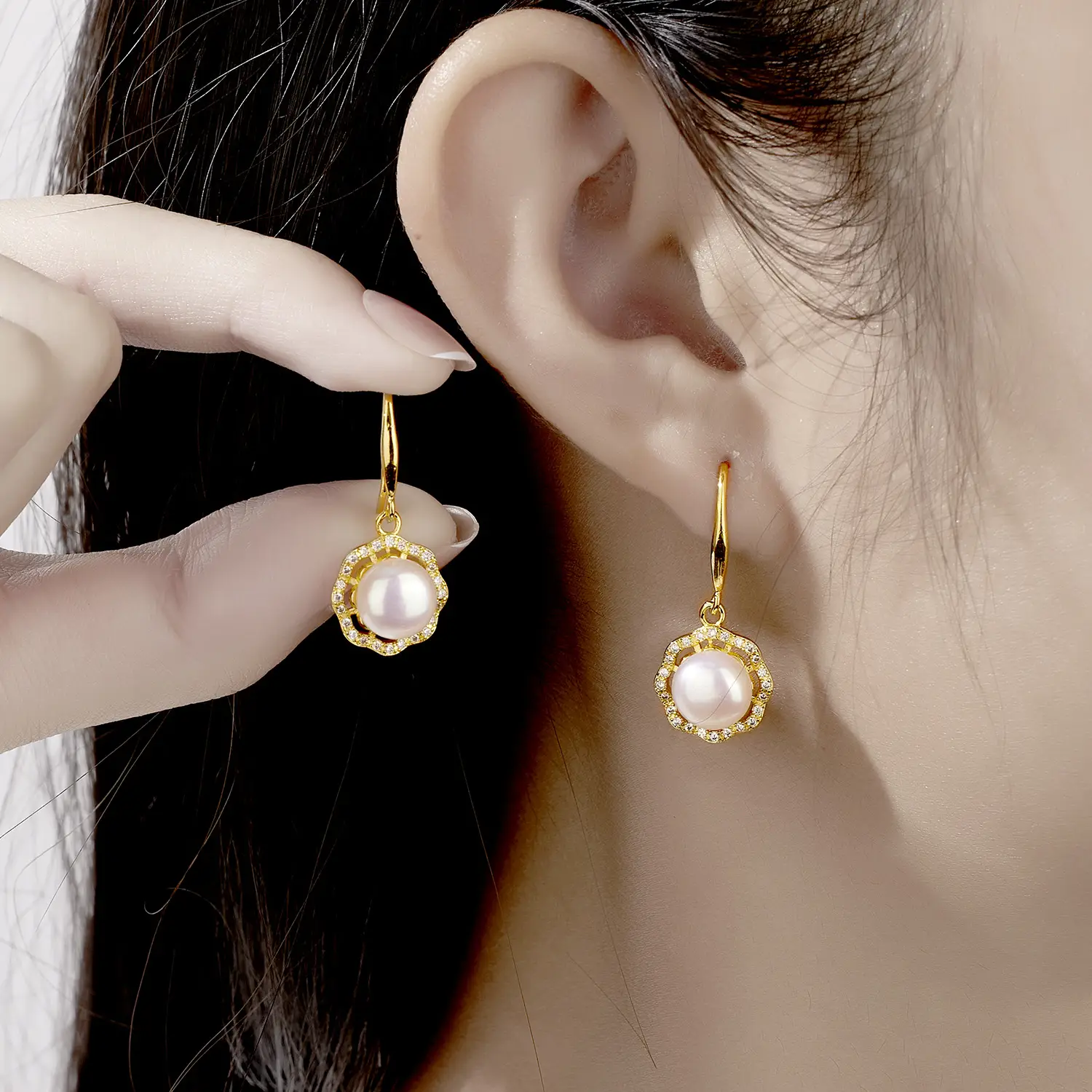 French Retro Pearl Earrings Light Luxury Hollow Flower Hook - Image 3