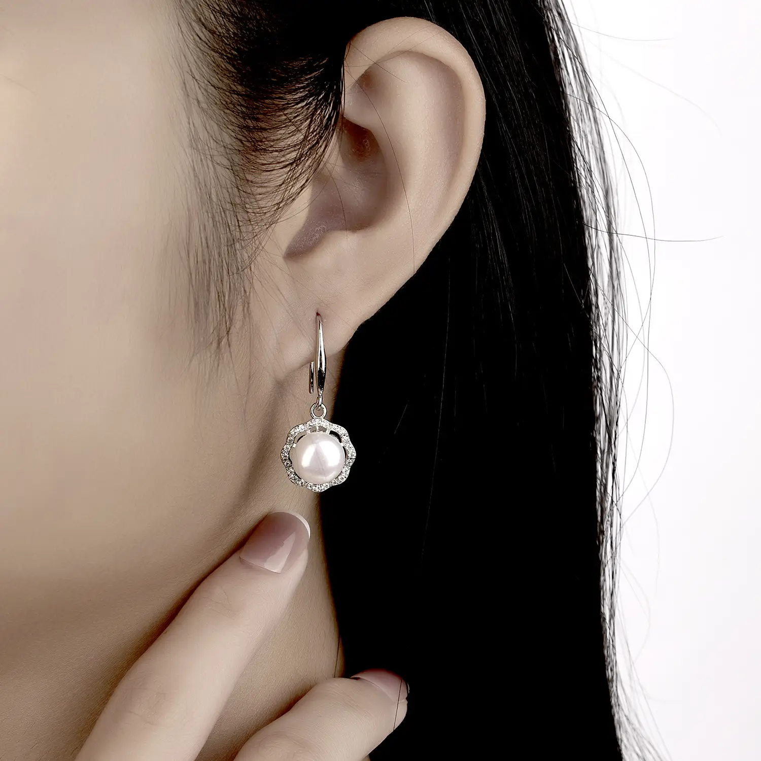 French Retro Pearl Earrings Light Luxury Hollow Flower Hook - Image 4