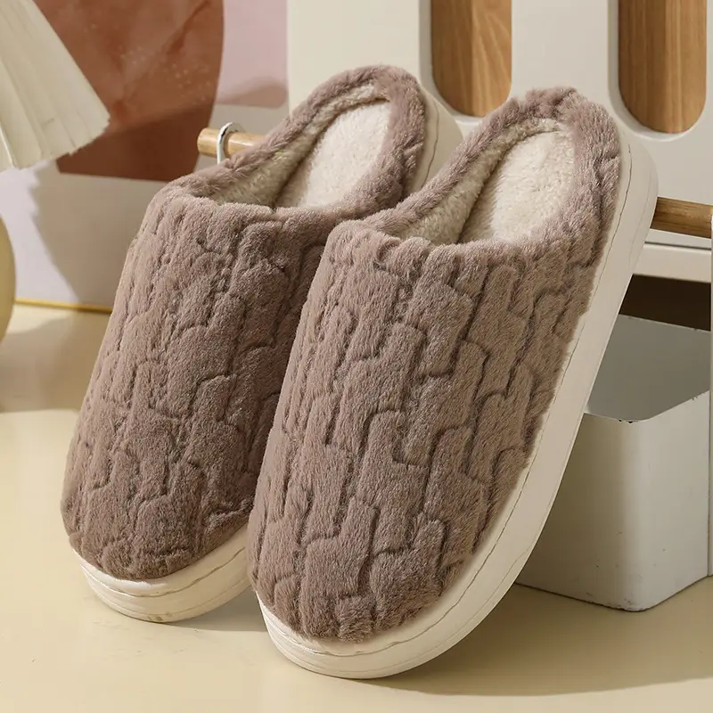 Winter wear non-slip fluffy slippers women step on the excrement feeling cotton slippers thick warm indoor household women's cotton slippers wholesale