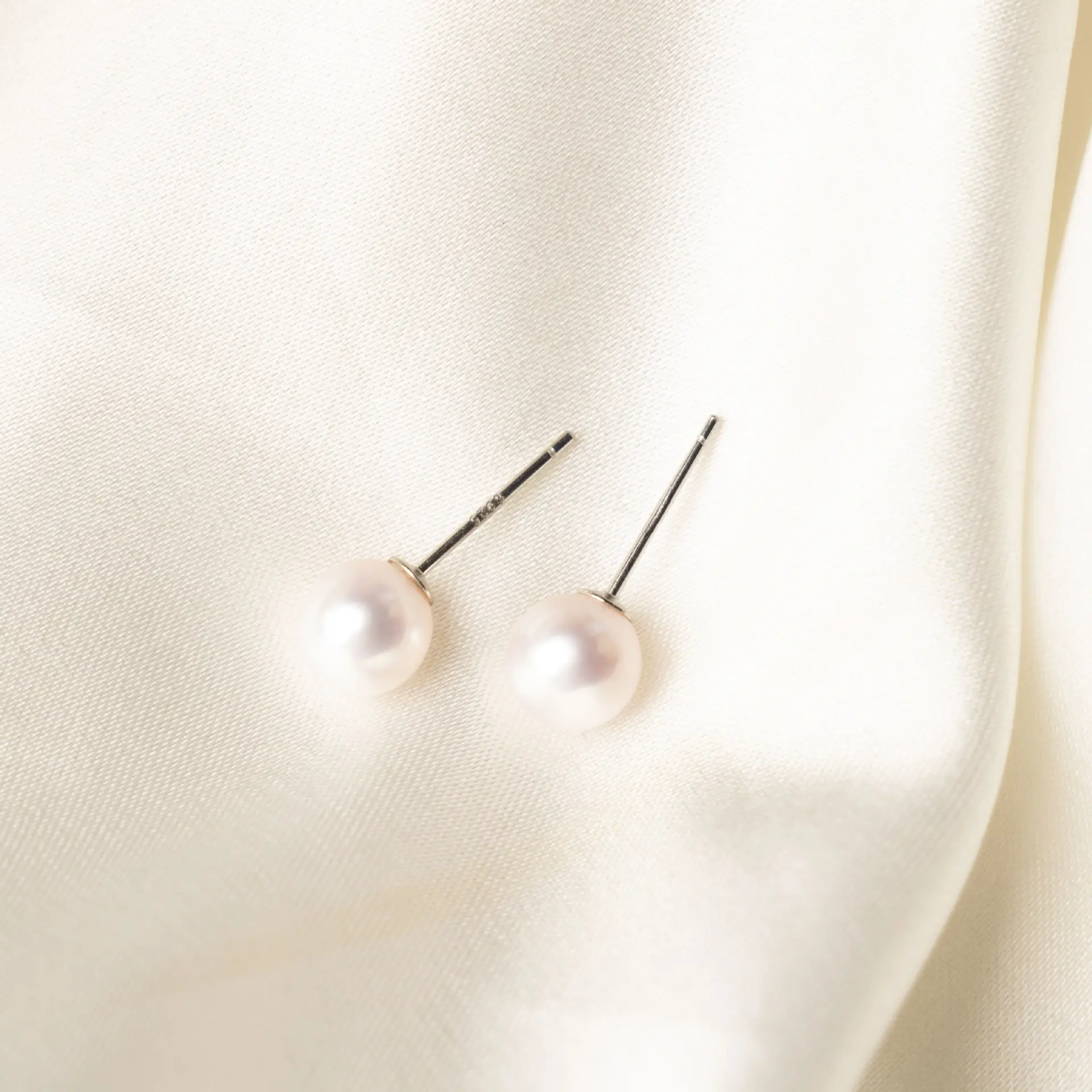 Natural Pearl Water Drop Beads Silver Earrings - Image 3