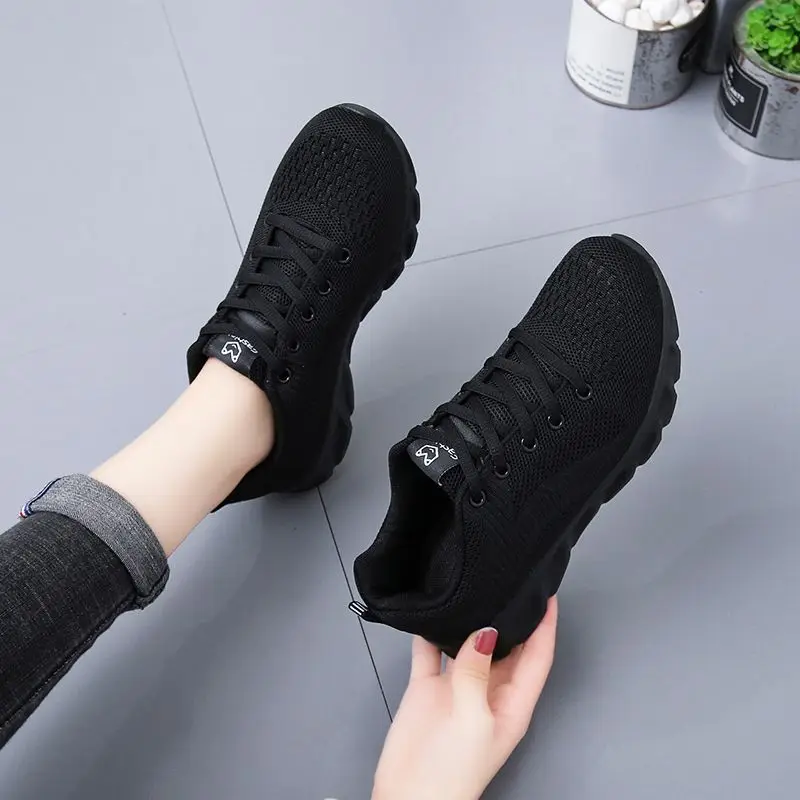 Autumn new women's sports casual shoes non-slip soft bottom all black work shoes mother shoes ultra-light kitchen shoes - Image 4