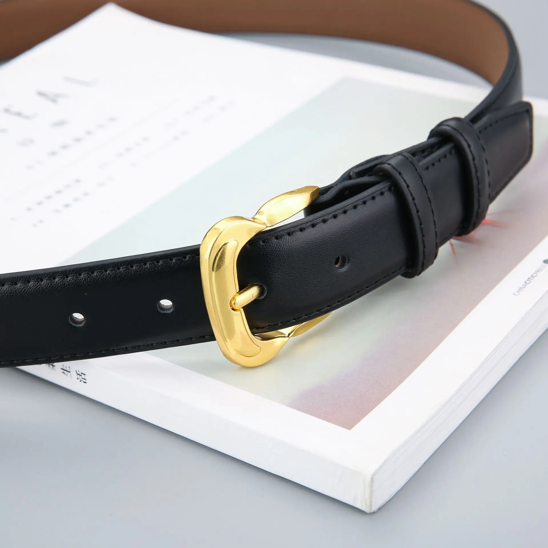 Fashionable Genuine Leather Belt for Women - Image 9