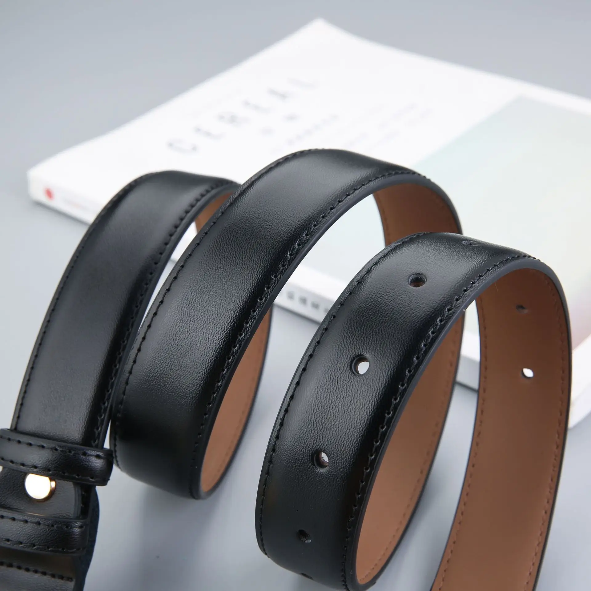Fashionable Genuine Leather Belt for Women - Image 10
