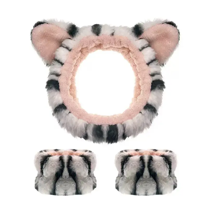 Plush Bear Ears Wrist Strap for Women — feature 5