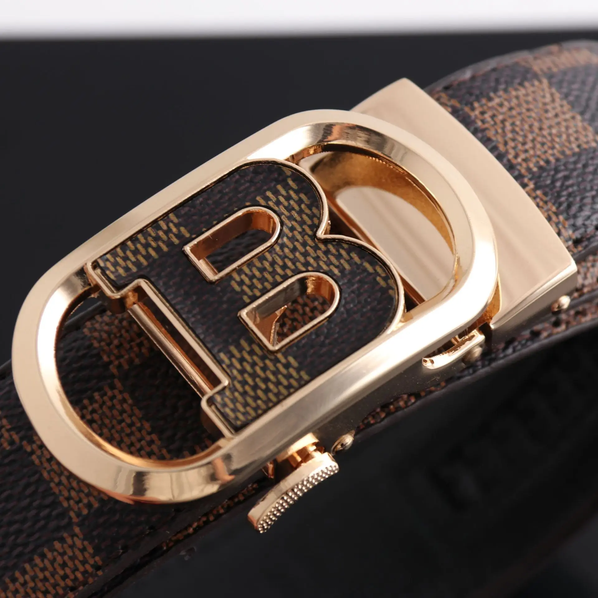 Hongsheng Men's Checkered Leather Belt with Gold Buckle β feature 15