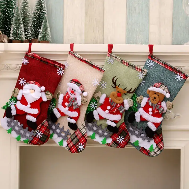 Christmas Santa Socks Red Green 16x13cm - Image 40
