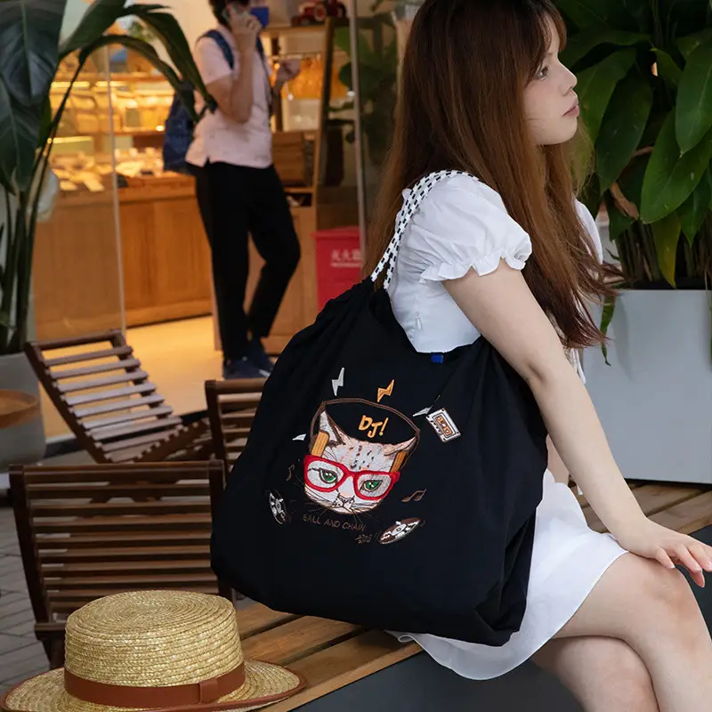 Single Embroidery Shoulder Bag with Floral Design - Image 3