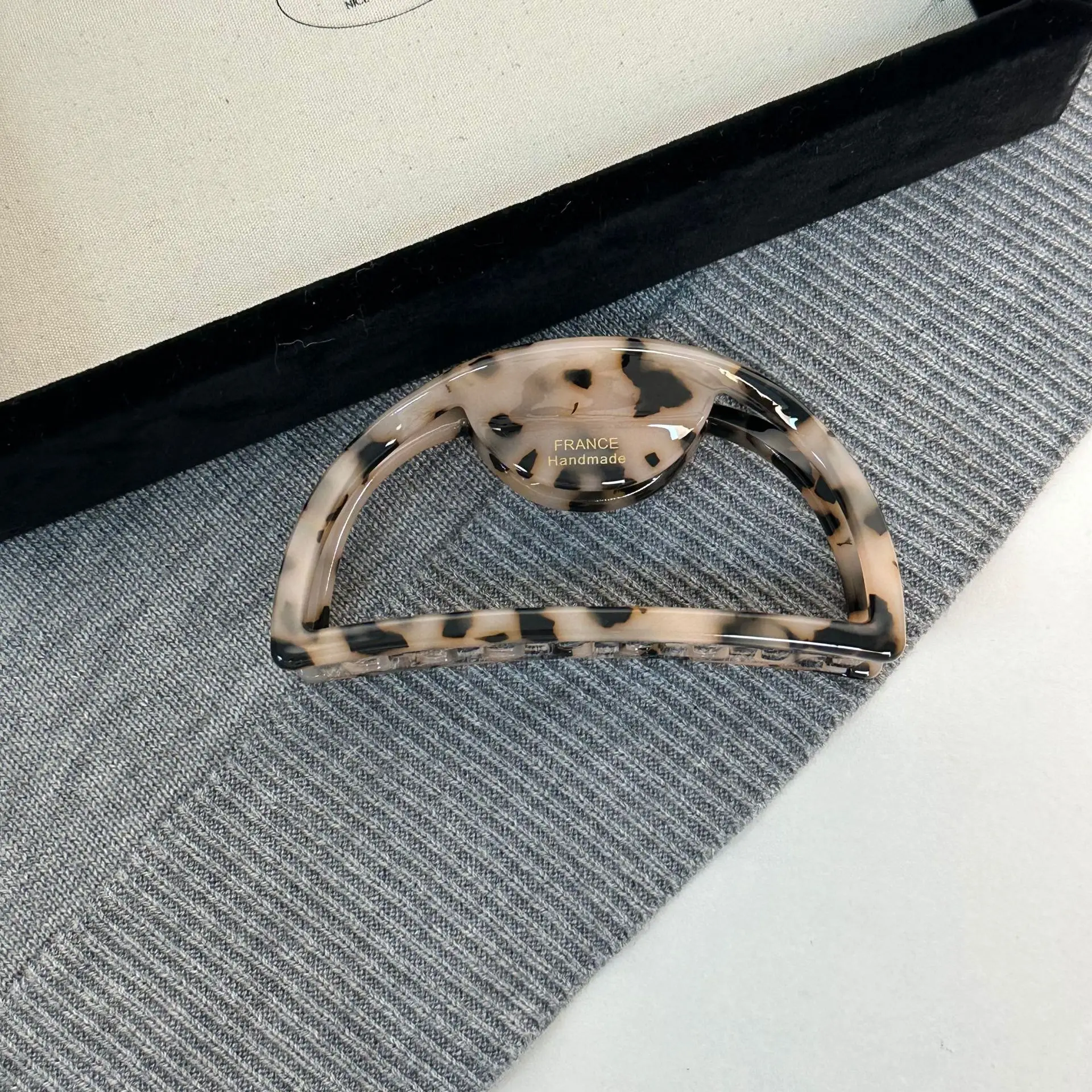 South Korea Gold Mark Hair Grip with Shark Clip - Image 3