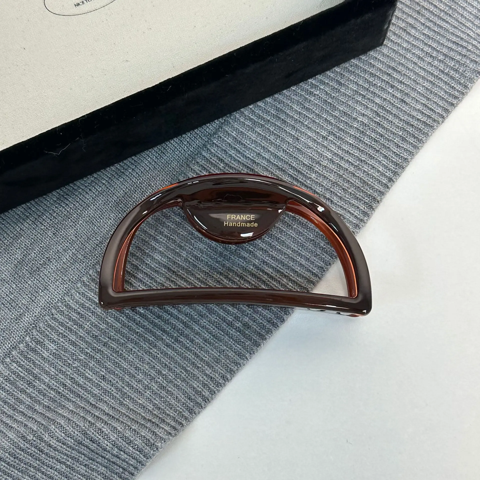 South Korea Gold Mark Hair Grip with Shark Clip - Image 5