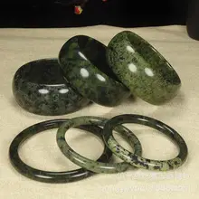 Black Ice Jade Quartz Bracelet Light for Men Women — feature 2
