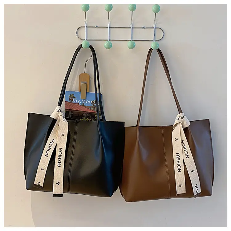 Soft Leather Large Capacity Shoulder Tote Bag Black White — feature 22