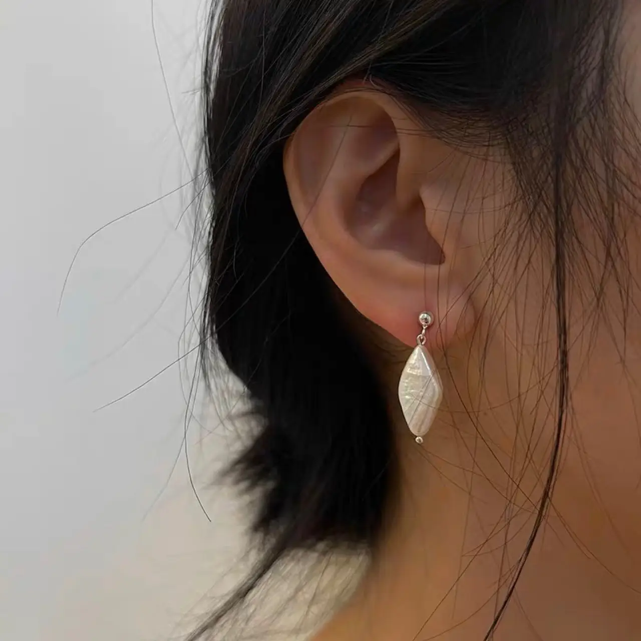 S925 Silver Rhombus Pearl Earrings for Women - Image 2