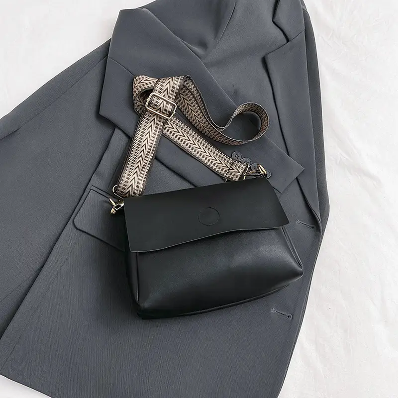 Black Korean Style Shoulder Bag for Women 2023