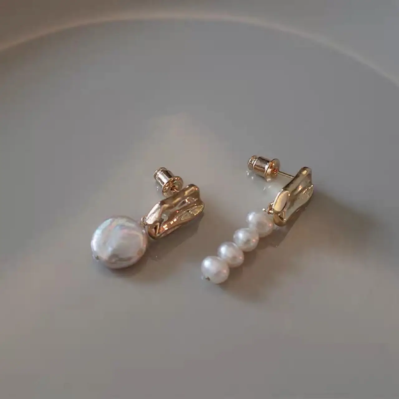 Asymmetric Pearl Earrings for Women Flat Baroque Court Style - Image 2