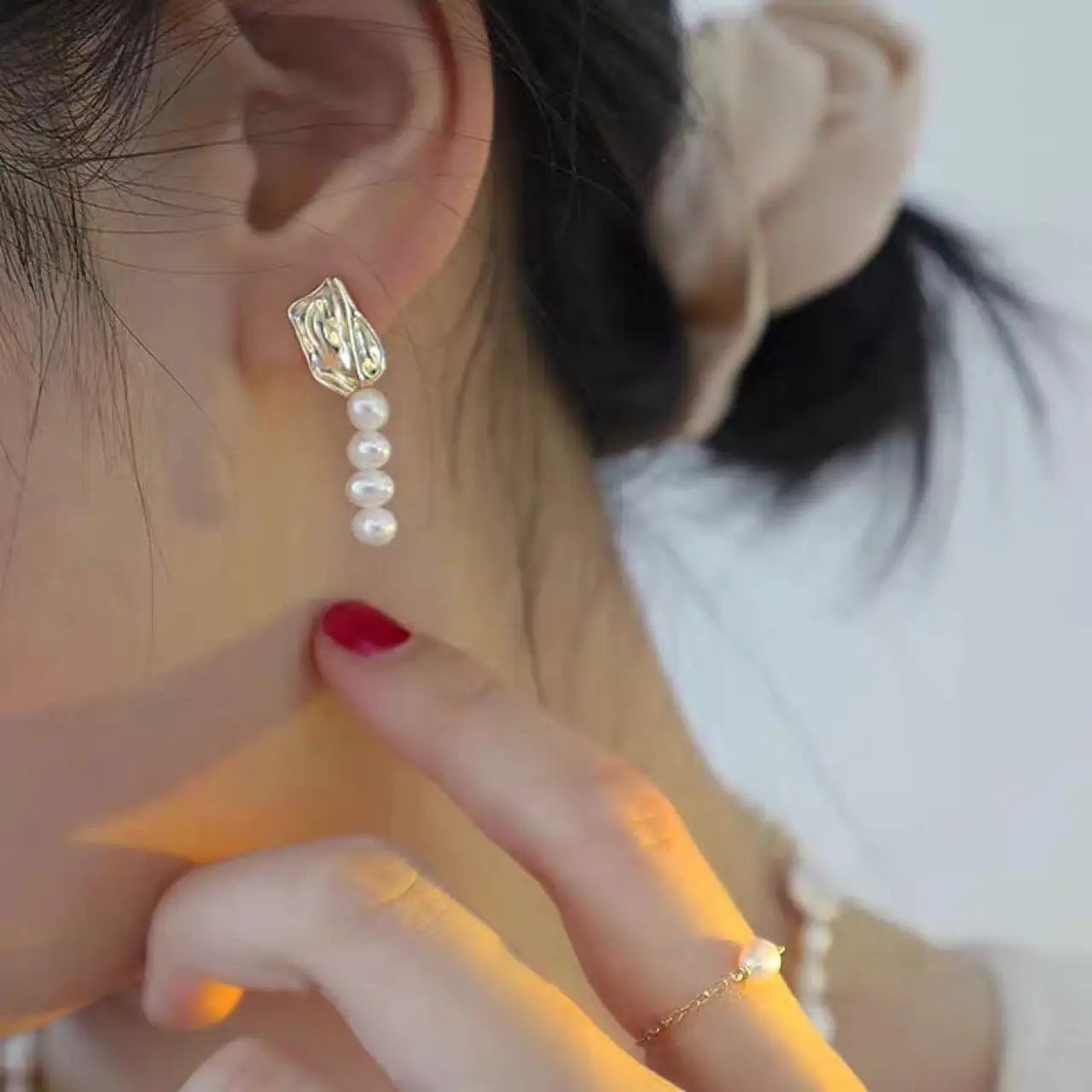 Asymmetric Pearl Earrings for Women Flat Baroque Court Style - Image 4